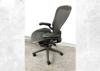 Herman Miller Aeron Chair (BLACK))