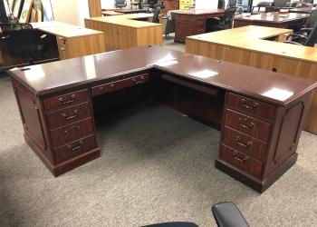 Traditional Mahogany L-Shaped Desk