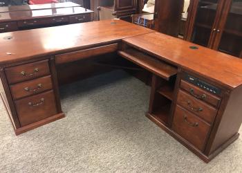 Cherry Traditional L-Shaped Desk
