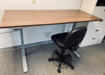 New Electric Adjustable Standing Desk & Black Task Stool
