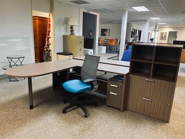 New Right Return Desk with Lateral File Cabinet & Storage Shelves, Mobile File Pedestal, & Aqua Mesh Back Task Chair