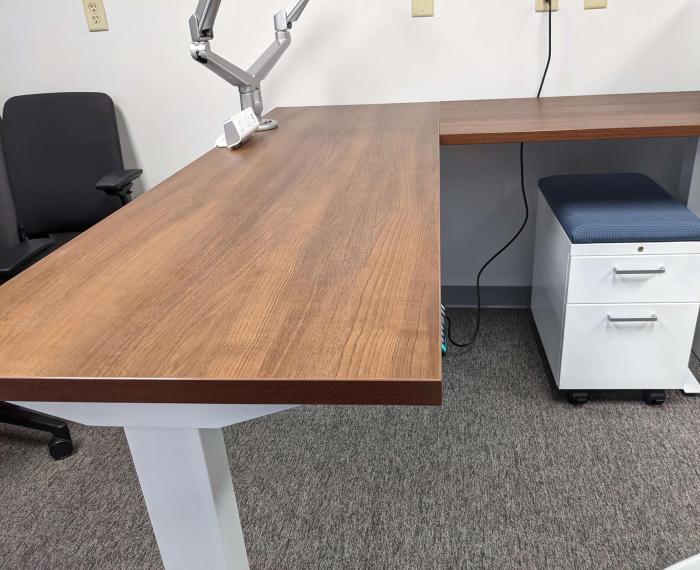 Adjustable desk