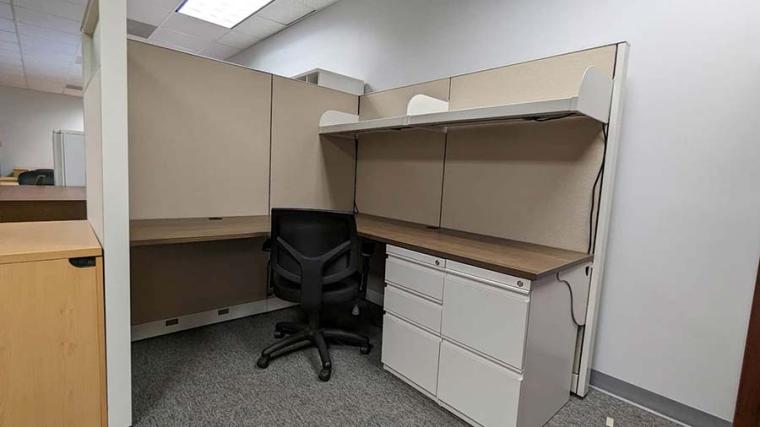 High wall cubicle with woodgrain desk